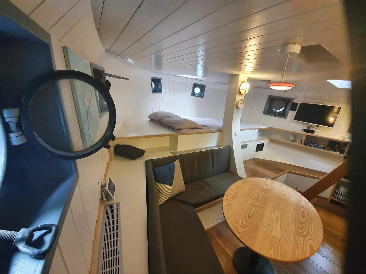 De Coaster Hotel Rotterdam Botel