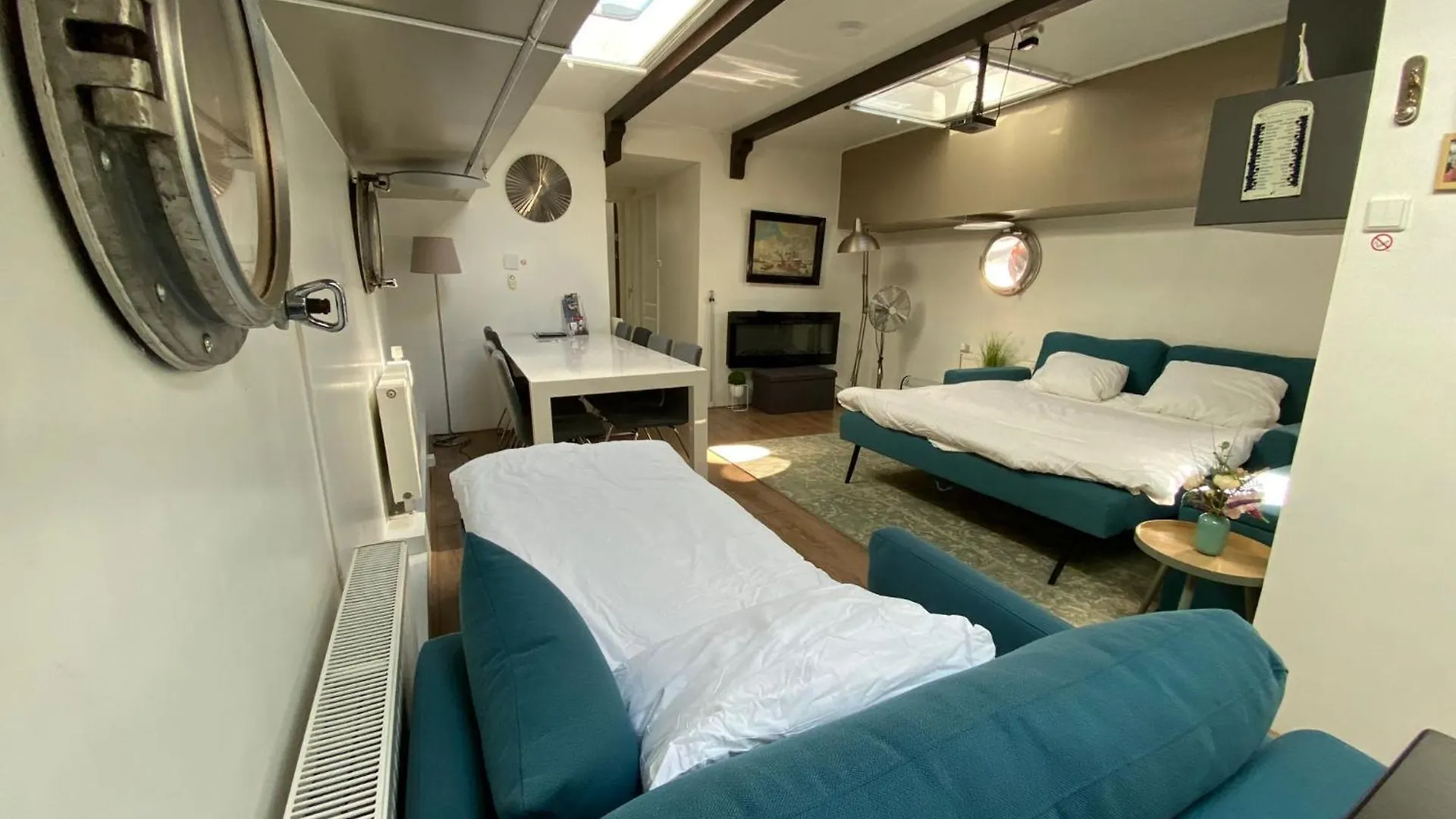 De Coaster Hotel Rotterdam Botel