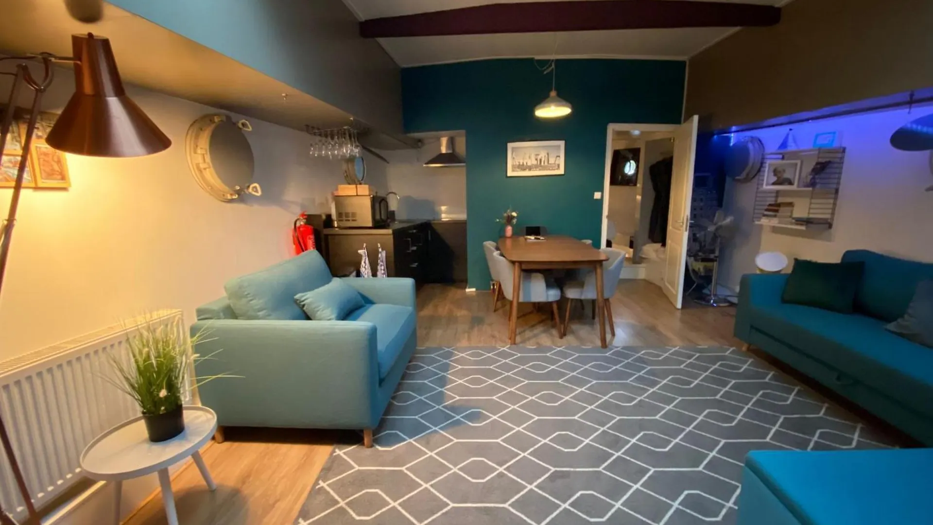 Hotel De Coaster & Aquarium Ponton Rotterdam