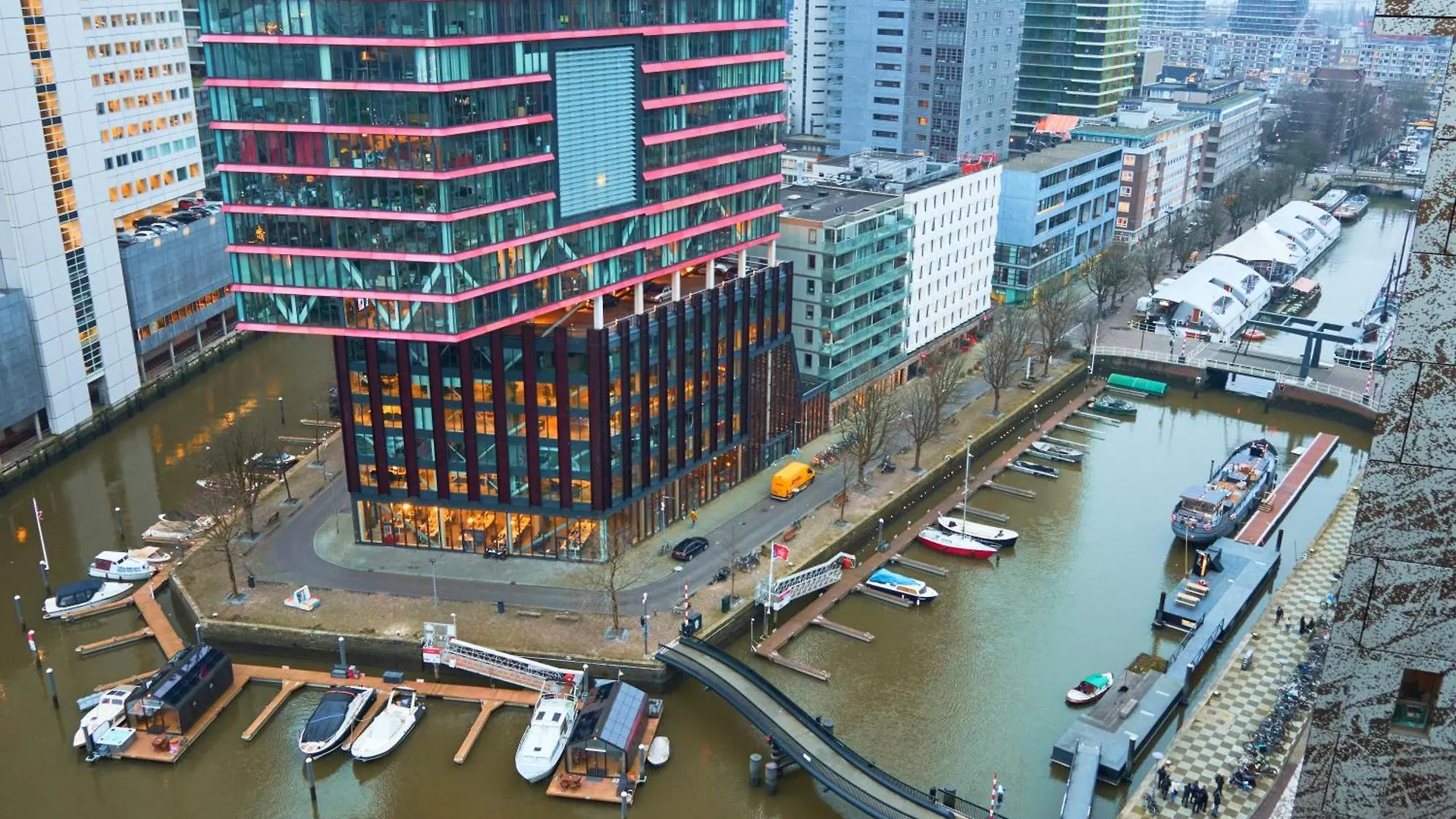 Hotel De Coaster & Aquarium Ponton Rotterdam Nizozemsko